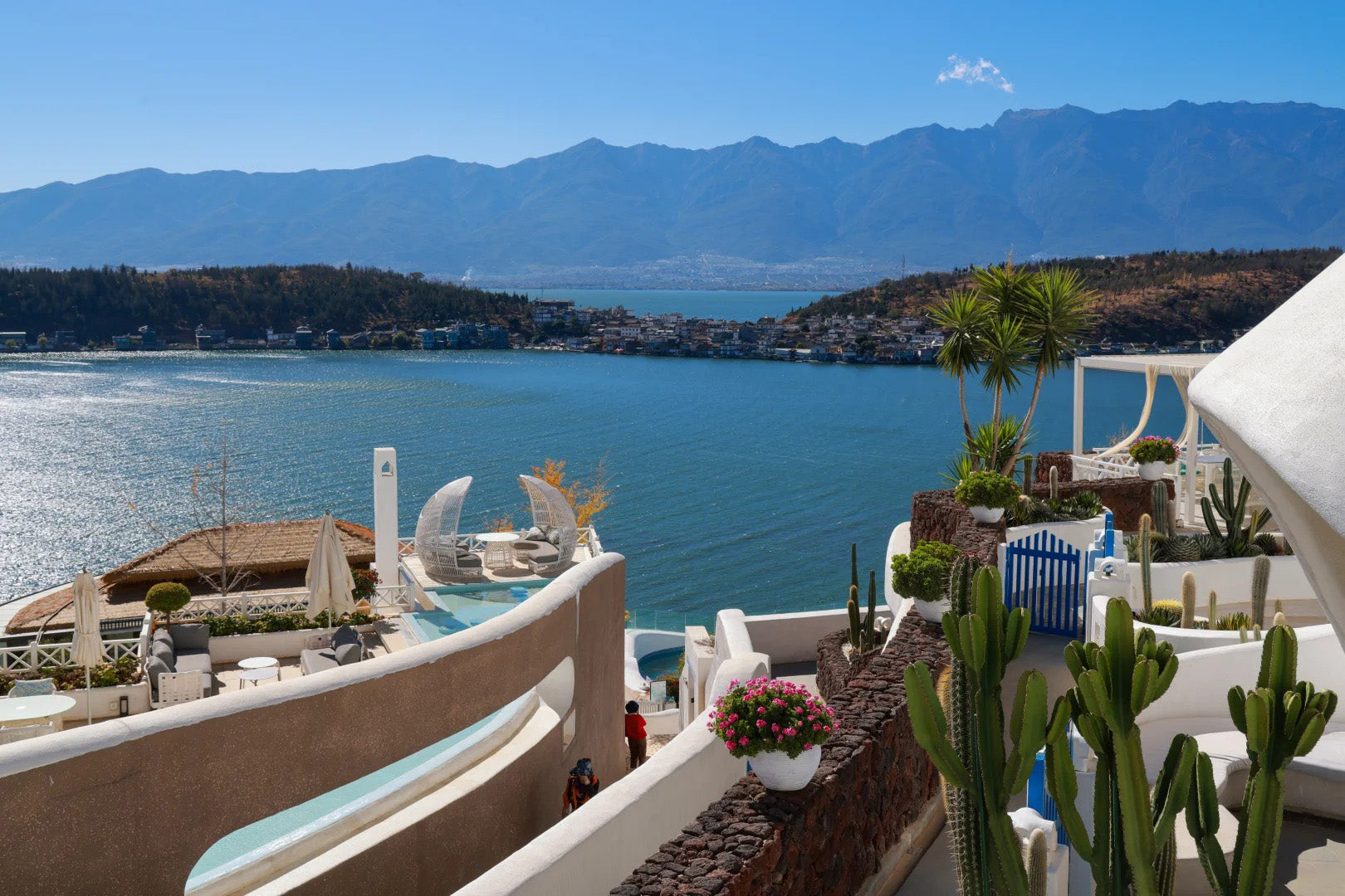 12 Days Kunming Dali Lijiang Lugu Lake Shangri-La Feilai Temple Tour