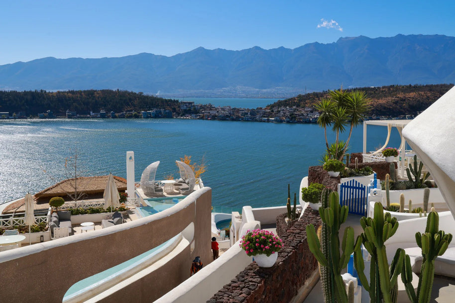 12 Days Kunming Dali Lijiang Lugu Lake Shangri-La Feilai Temple Tour