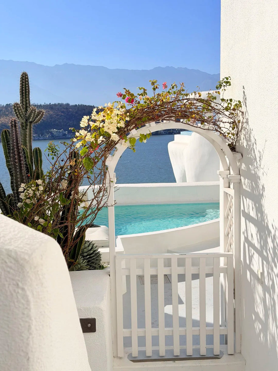 12 Days Kunming Dali Lijiang Lugu Lake Shangri-La Feilai Temple Tour