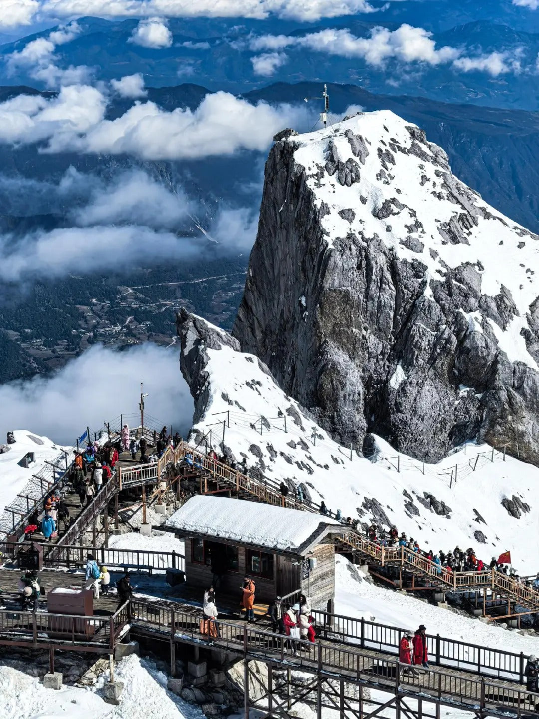 12 Days Kunming Dali Lijiang Lugu Lake Shangri-La Feilai Temple Tour