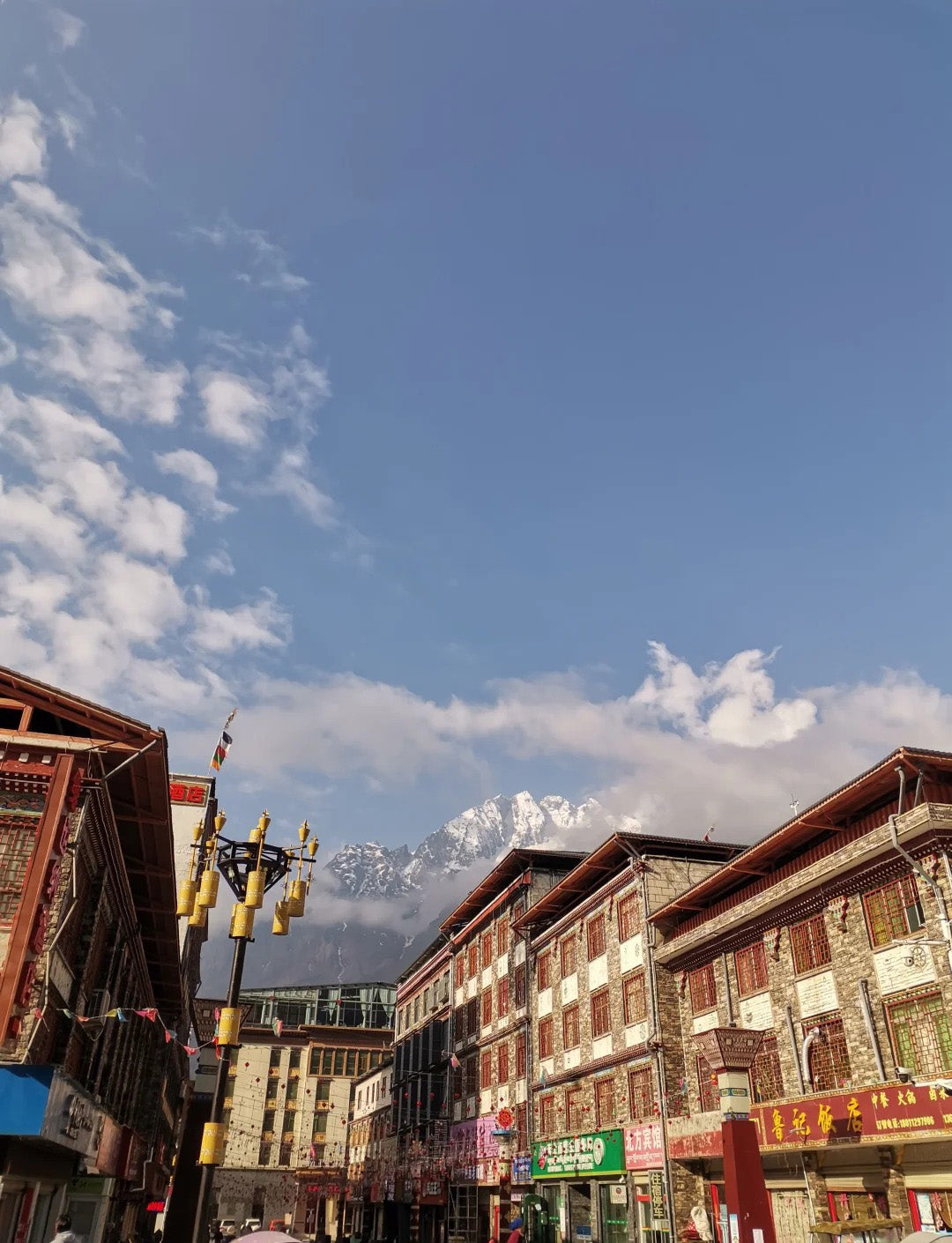 Recorrido de 7 días por tierra desde Lhasa y Katmandú, pasando por el campamento base del Everest