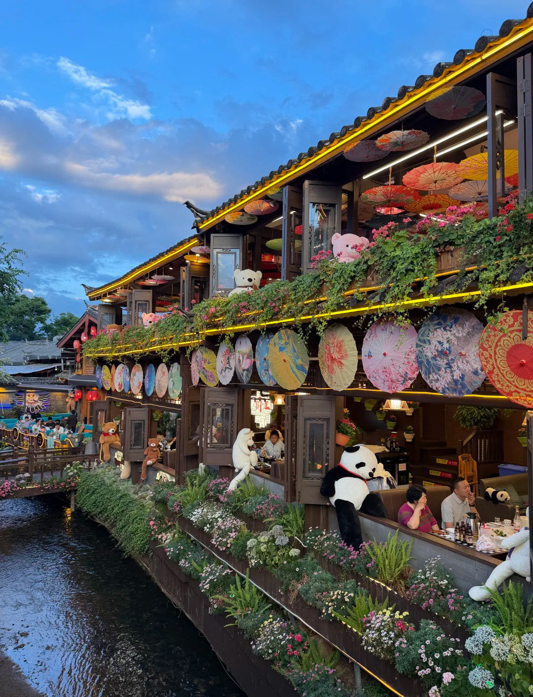 17 Days Beijing Shanghai Suzhou Wuzhen Lijiang Tour