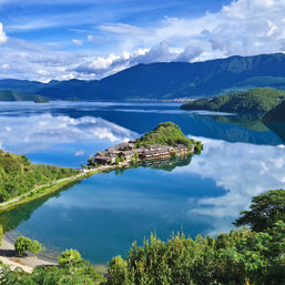 8 Days Lijiang Dali Shangri-La Lugu Lake Tour (from and to Lijiang)