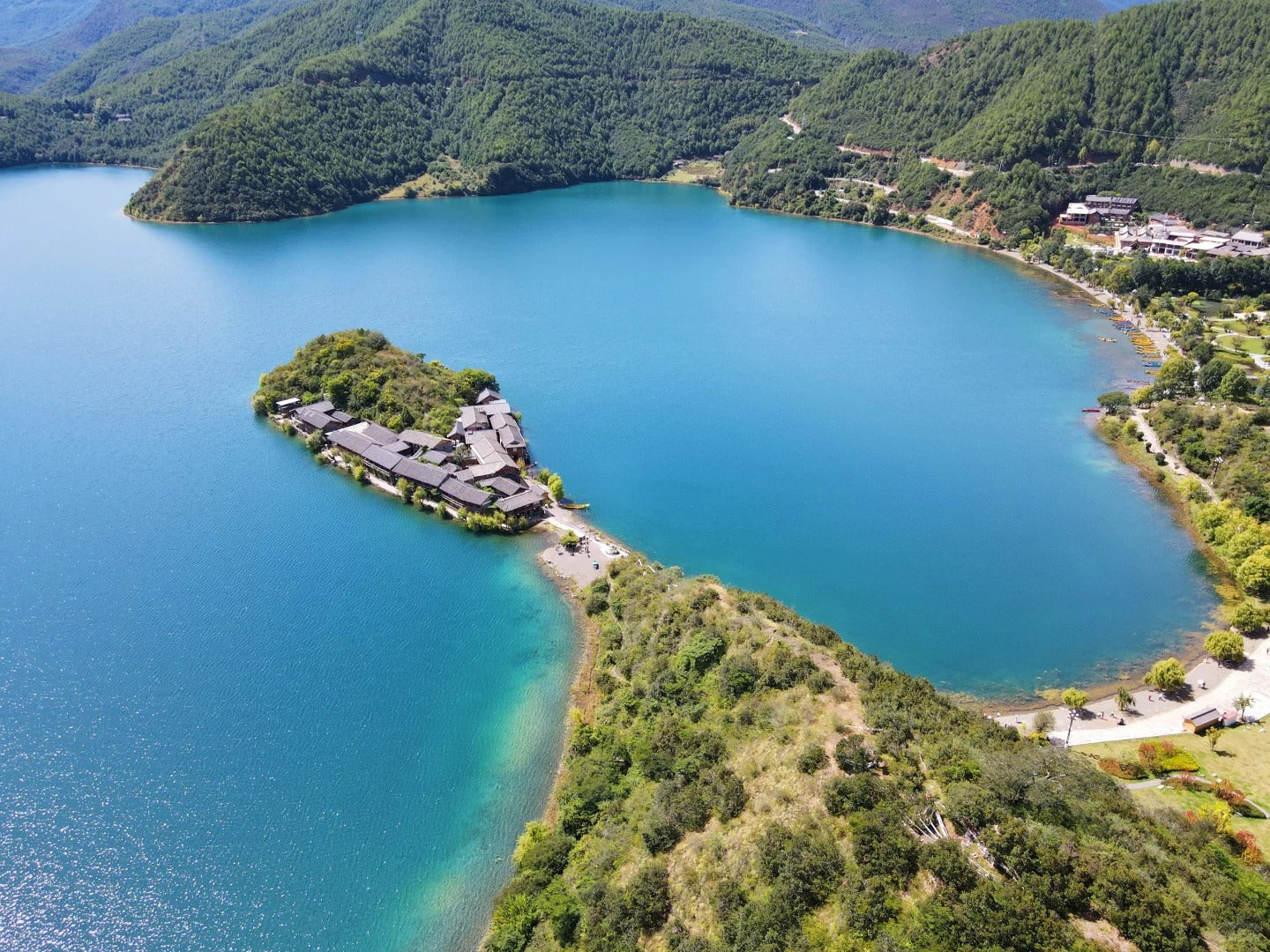 Tour de 6 días por Lijiang Shangri-La Daocheng y el lago Lugu