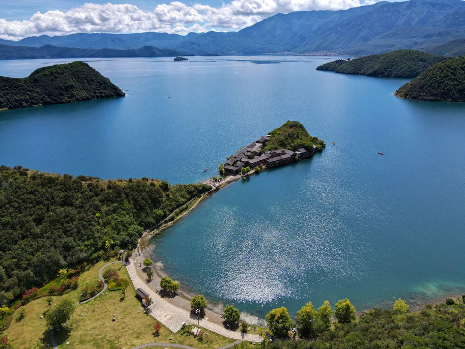 12 Days Kunming Dali Lijiang Lugu Lake Shangri-La Feilai Temple Tour