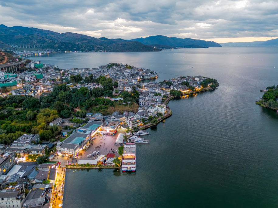 12 Days Kunming Dali Lijiang Lugu Lake Shangri-La Feilai Temple Tour