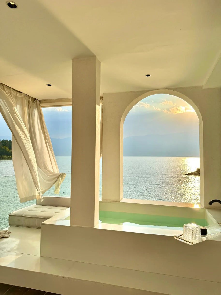 12 Days Kunming Dali Lijiang Lugu Lake Shangri-La Feilai Temple Tour