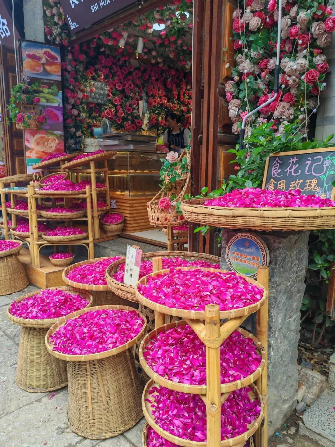 12 Days Kunming Dali Lijiang Lugu Lake Shangri-La Feilai Temple Tour