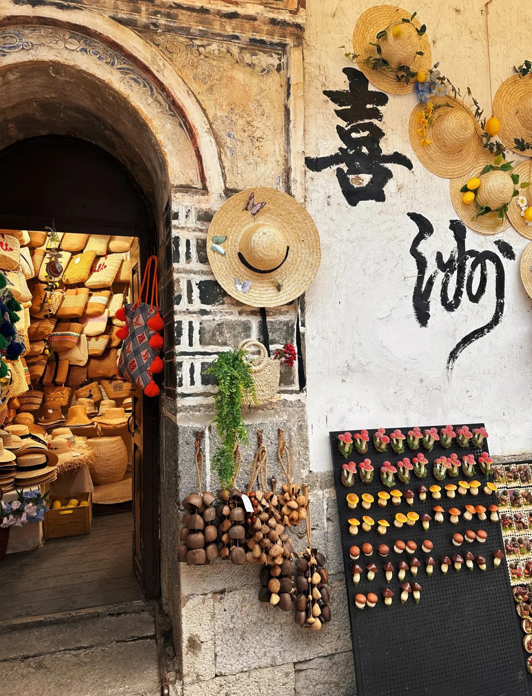 12 Days Kunming Dali Lijiang Lugu Lake Shangri-La Feilai Temple Tour