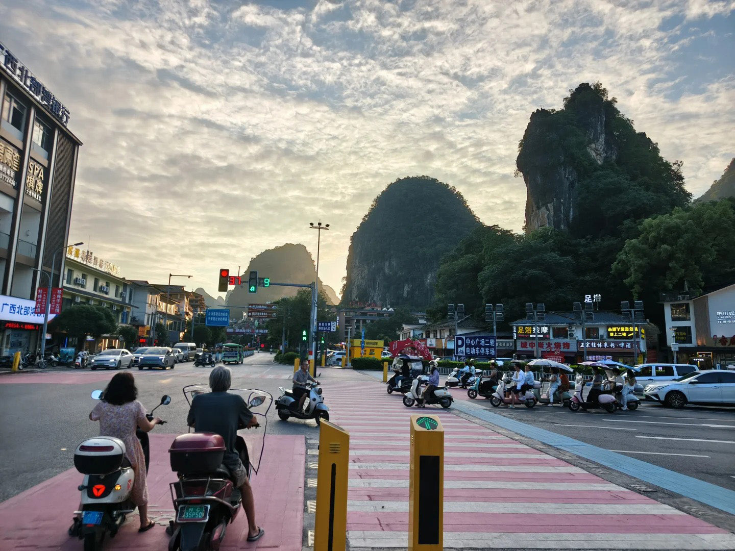 11 Days Beijing Xi'an Guilin Shanghai Suzhou Tour